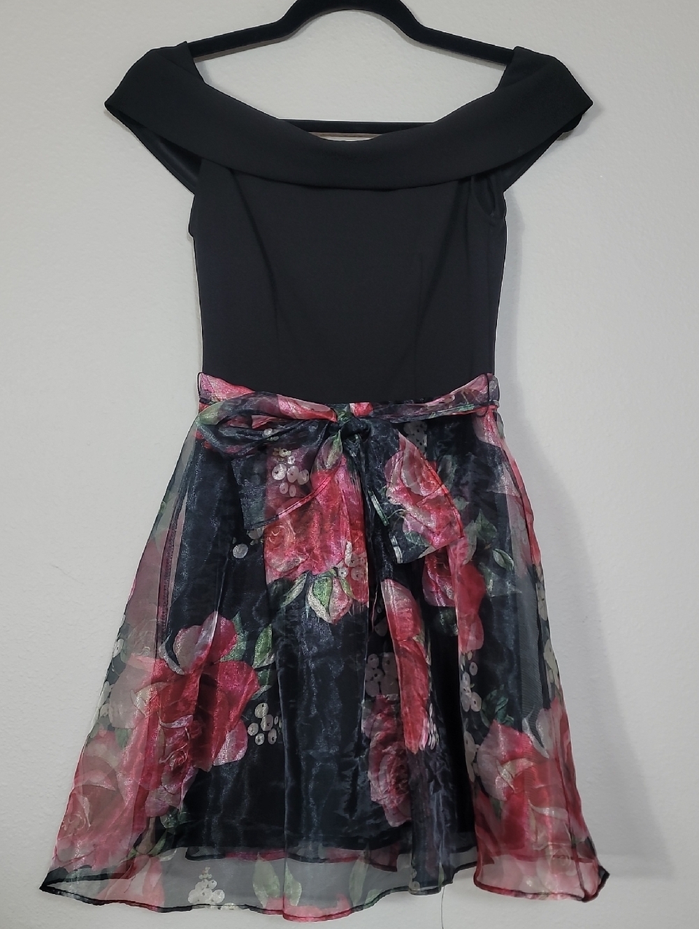 B Darlin Off Shoulder Fit Flare Dress Size 3/4 XS Black Floral Tulle Cocktail